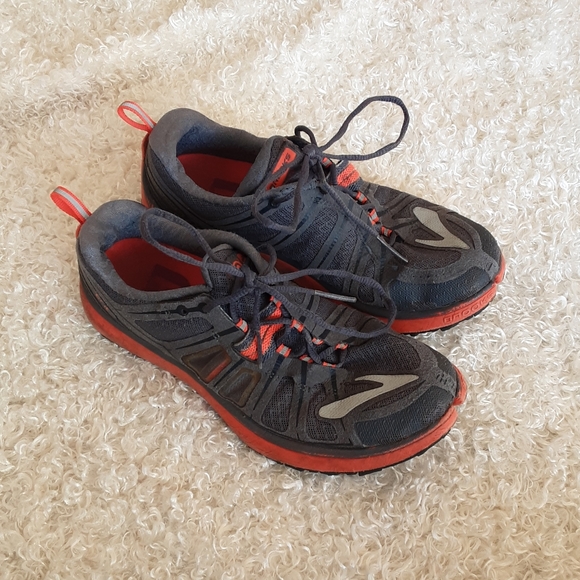 Brooks Shoes - Brooks size 6 sneakers running shoes